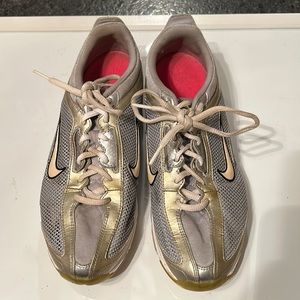 Nike - Air Max - Size 9 US women’s - Silver